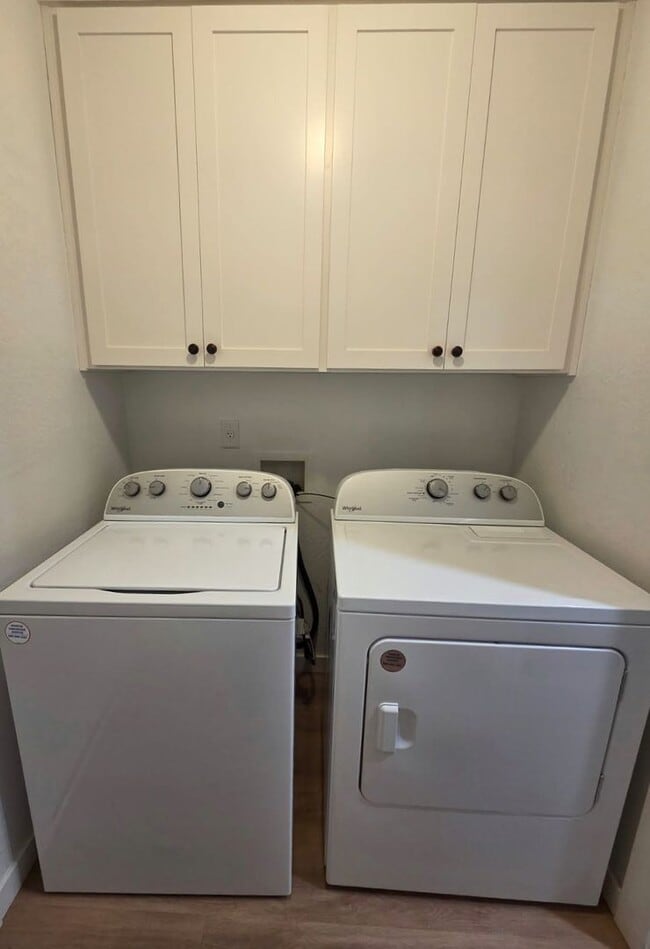 Building Photo - Newer Two bedroom/Two bath Duplex | Available NOW