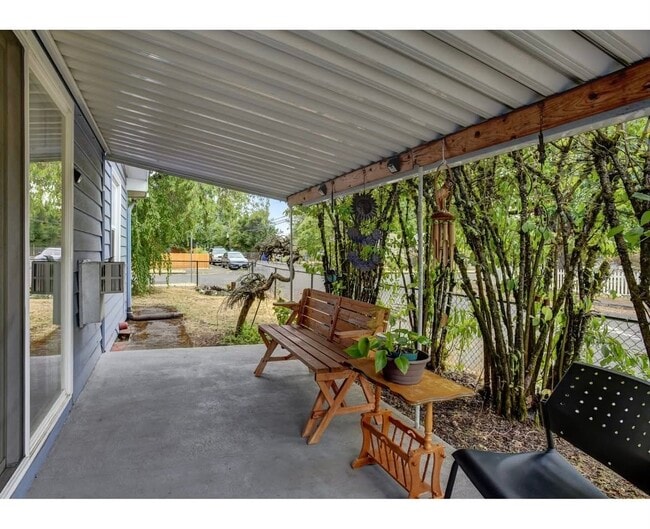 Building Photo - 4006 SE 74th Ave