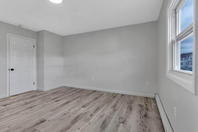 Building Photo - 107 Roosevelt St