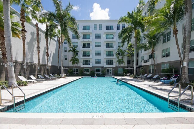 Building Photo - 2401 NE 65th St