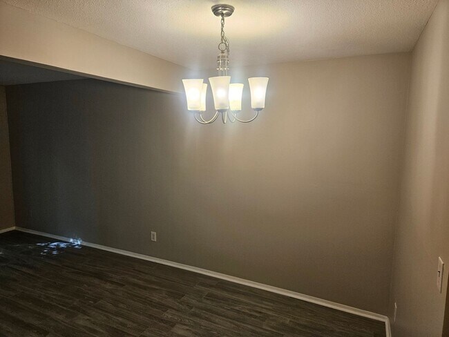 Building Photo - Lovely 2 BR 2.5 BA TH near UNC Chapel Hill! Available Now
