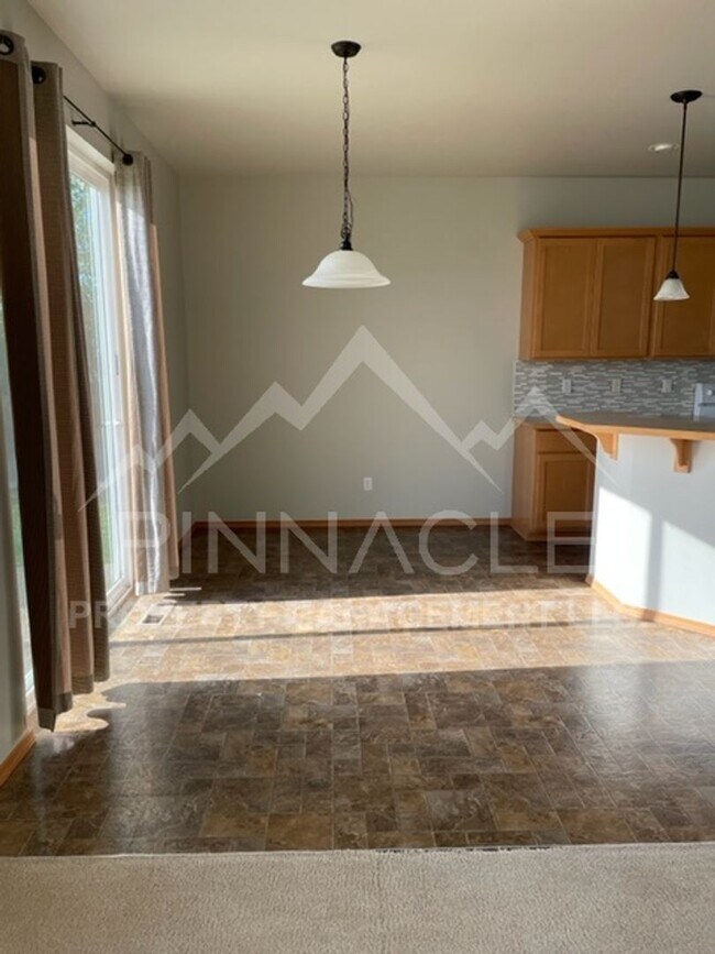 Building Photo - 1808 Clearview Dr