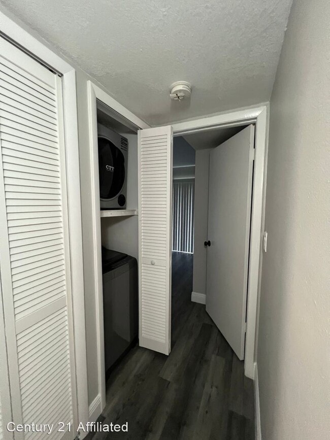 Building Photo - 1 br, 1 bath House - 7108 Waterside Dr.