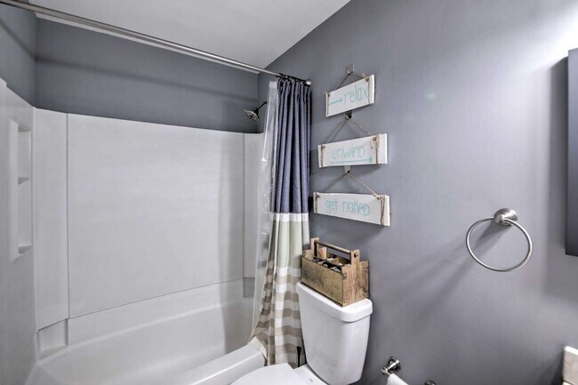 Building Photo - 6447 S Franklin Rd