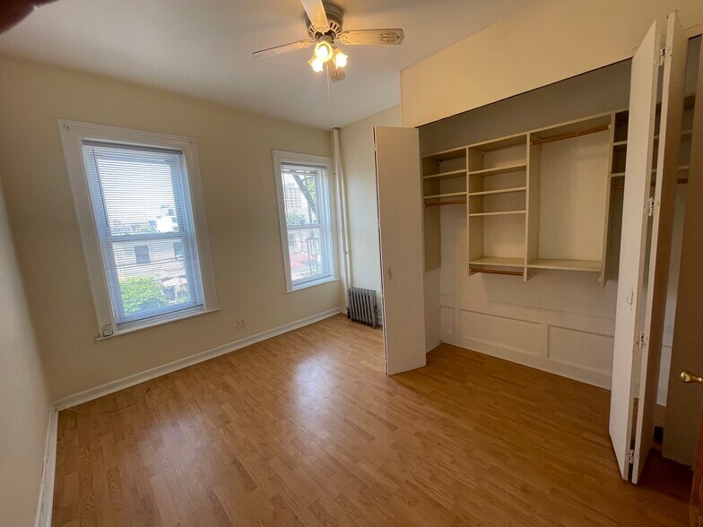 bedroom with built in closet organazier - 98 Bristol St
