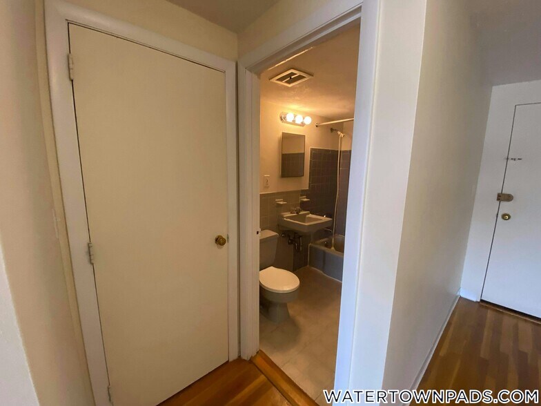 Building Photo - 20 Riverside St