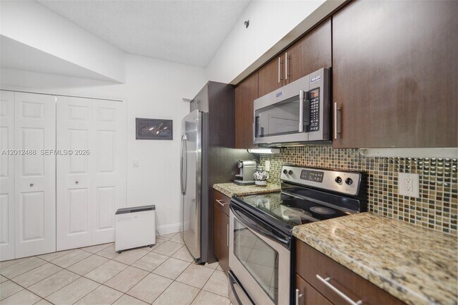 Building Photo - 3245 NE 184th St