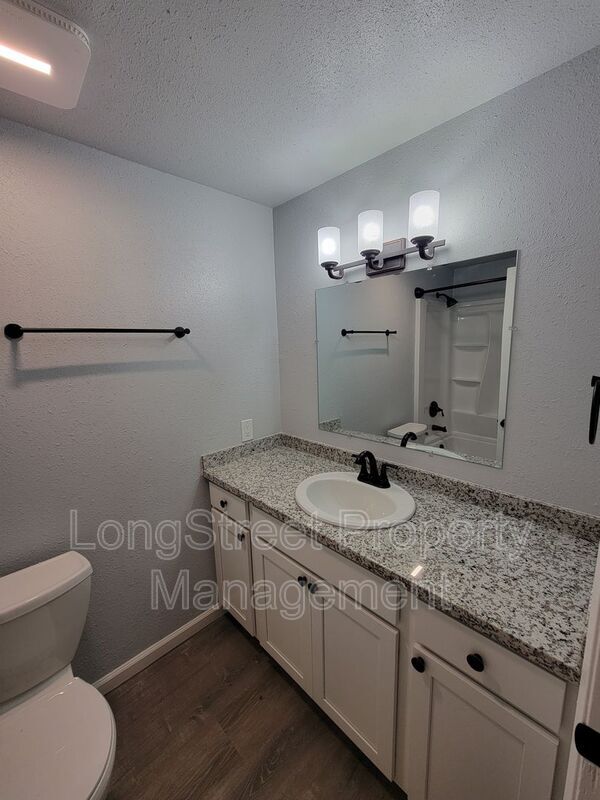 Building Photo - 3286 NE Lancaster St