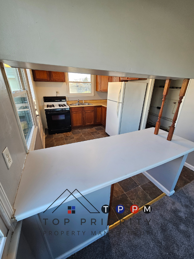 Building Photo - COMPLETELY REMODELED 3 Bedroom | 1 Bathroo...