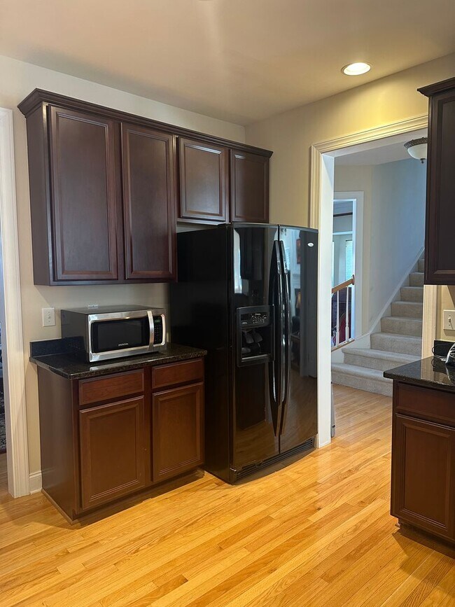 Building Photo - Prime Location, Five Forks! Lease only