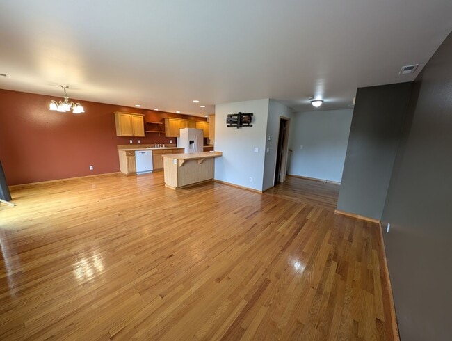 Building Photo - A Gardeners Oasis! 3 Bedroom Townhome for ...