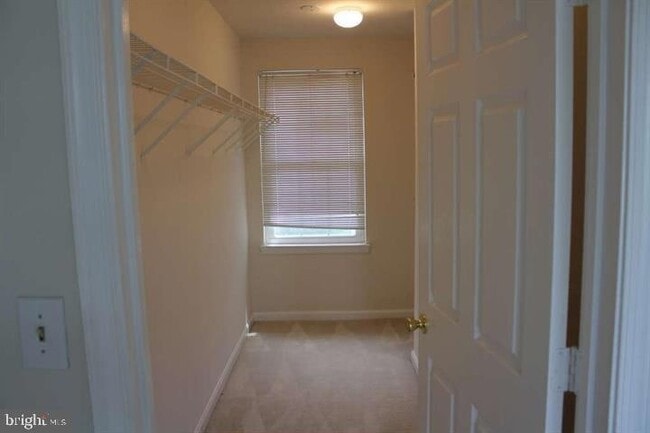 Building Photo - 12858 Fair Briar Ln