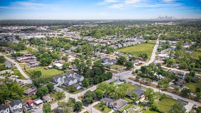 Building Photo - 853 Prosper St