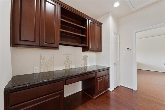 Building Photo - 5502 Lunia Ln