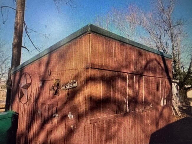 Building Photo - 202 E South St