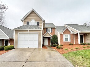 Building Photo - 3 BR Townhouse w/ Garage in Adams Farm