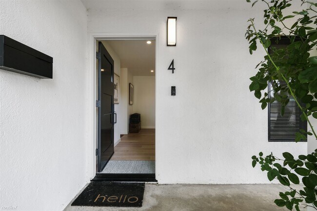 Building Photo - 3 br, 2 bath House - 4 Arch Way