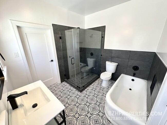 Building Photo - Gorgeous Newly Remodeled 3 Bedrrom 2 Bathr...