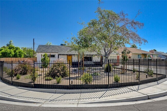 Building Photo - 1201 Douglas Dr