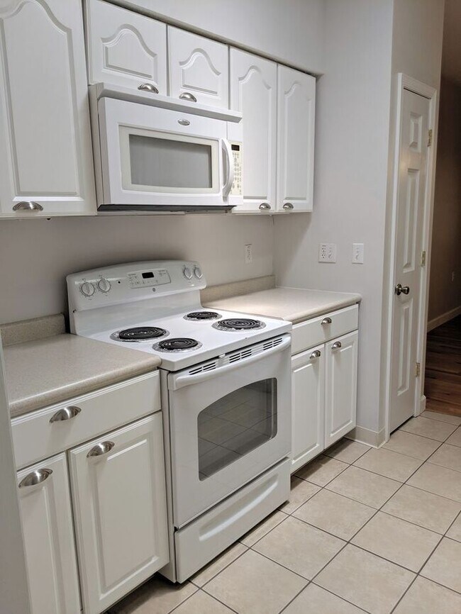 Building Photo - Rental-Beautiful West Asheville Home! **AL...
