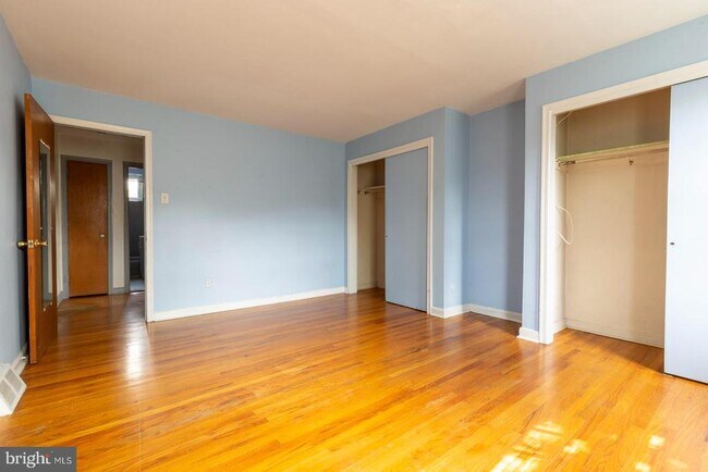 Building Photo - 404 S Croskey St