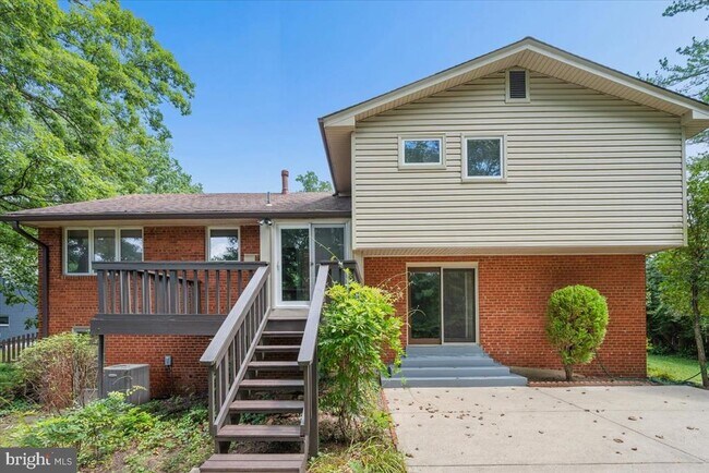 Building Photo - 9202 Wilmett Ct