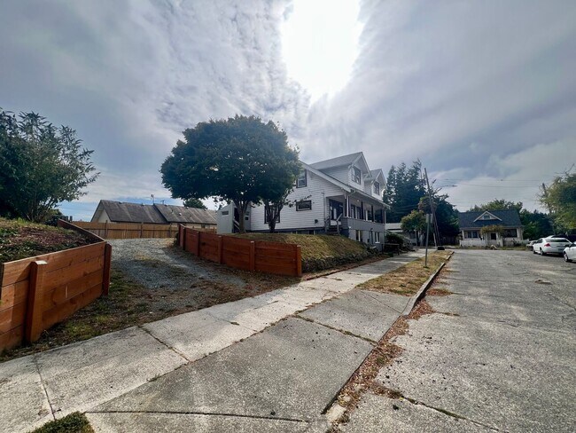 Building Photo - 875-879 Donnelly Ave