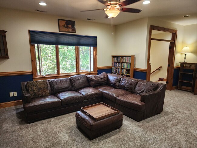 Building Photo - Fully Furnished Lakefront Home