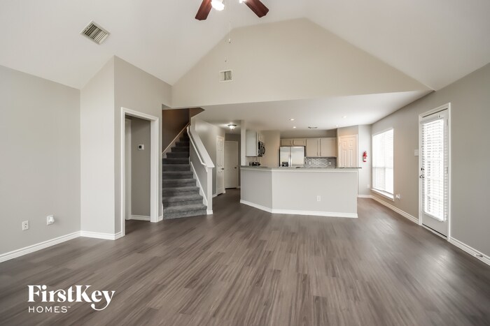 Building Photo - 2210 Shady Pine Dr