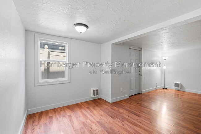 Building Photo - 1108 W 12th Ave