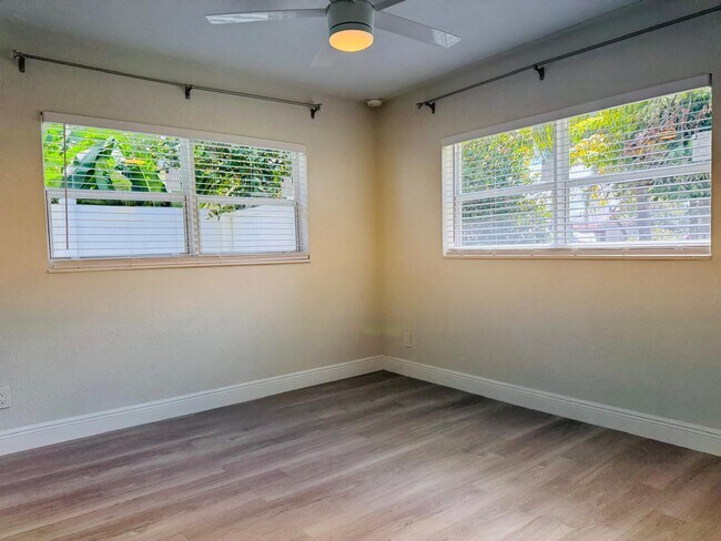 Building Photo - 4640 NE 5th Ave