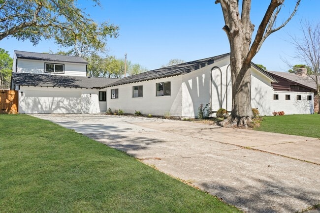 Building Photo - 10722 Lynbrook Dr