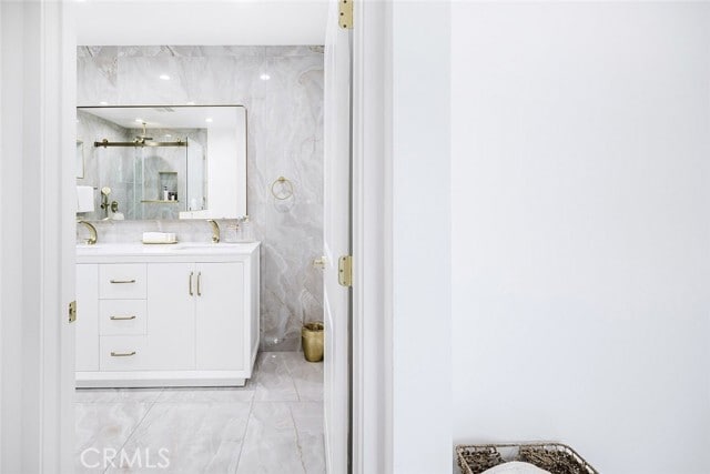 Building Photo - 7306 Farmdale Ave