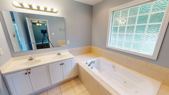 Building Photo - 3 Bedroom Ranch with Bonus Room in Gated Community & Jack Britt School District!