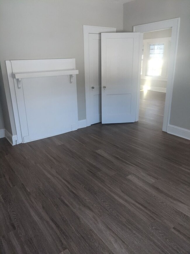 Building Photo - 3 bedroom, 1 bath house in Burlington