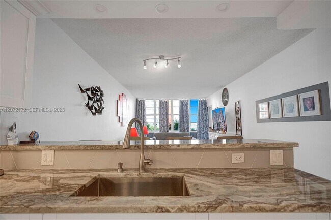 Building Photo - 1351 NE Miami Gardens Dr