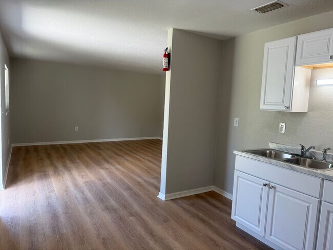 Building Photo - 1020 Hagle Park Rd
