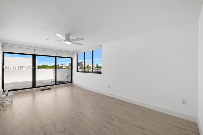 Building Photo - 225 E Enid Dr