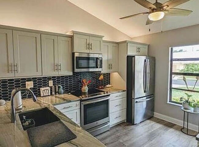 Building Photo - 7716 SE Sugar Sand Cir