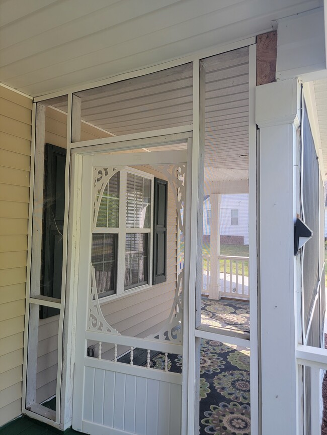 Building Photo - 200 Webfoot Dr
