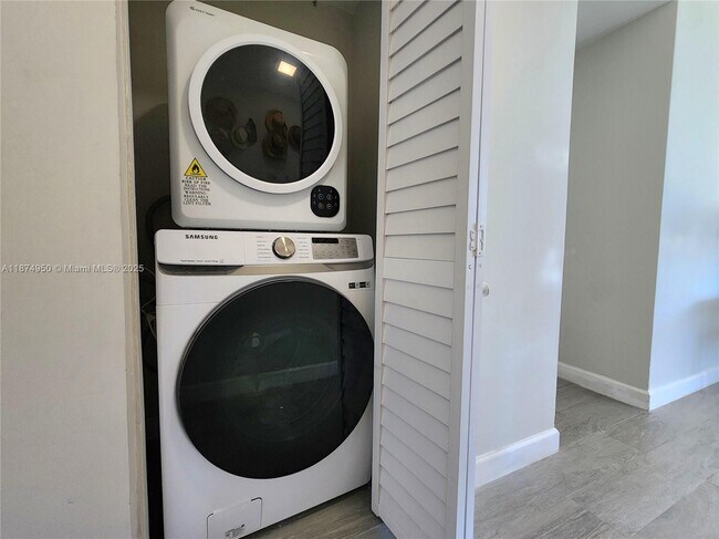 Building Photo - 3505 S Ocean Dr