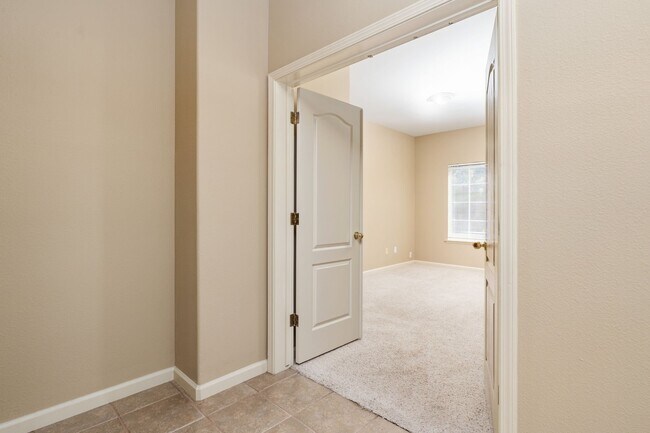 Building Photo - 2940 E Brandon Ln