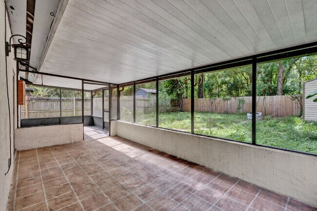 Building Photo - "Charming 3-Bed Oasis with 2 Baths and Spacious 1,310 Sq. Ft. in Orlando!"