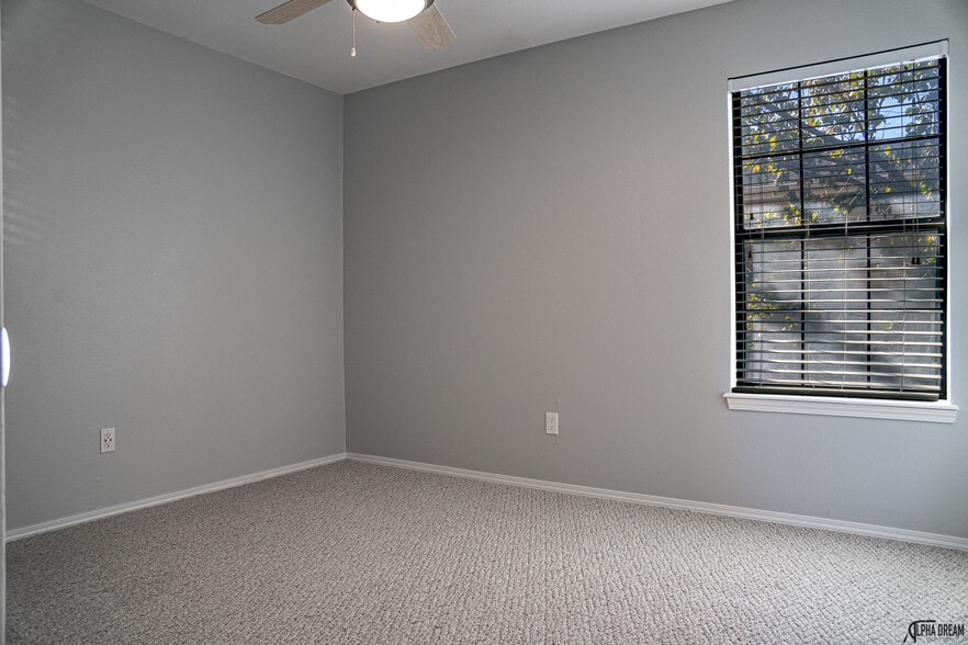 Building Photo - 1370 Oakland Ave