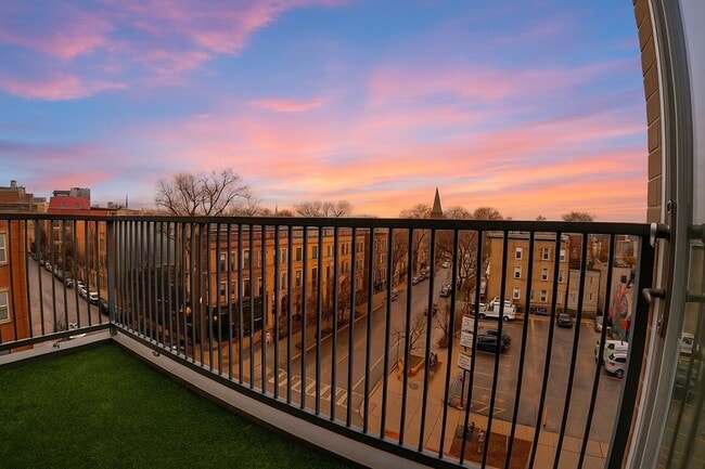 Building Photo - 3301 N Sheffield Ave