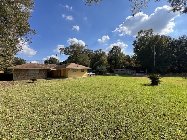 Building Photo - 8823 Cefalu Dr