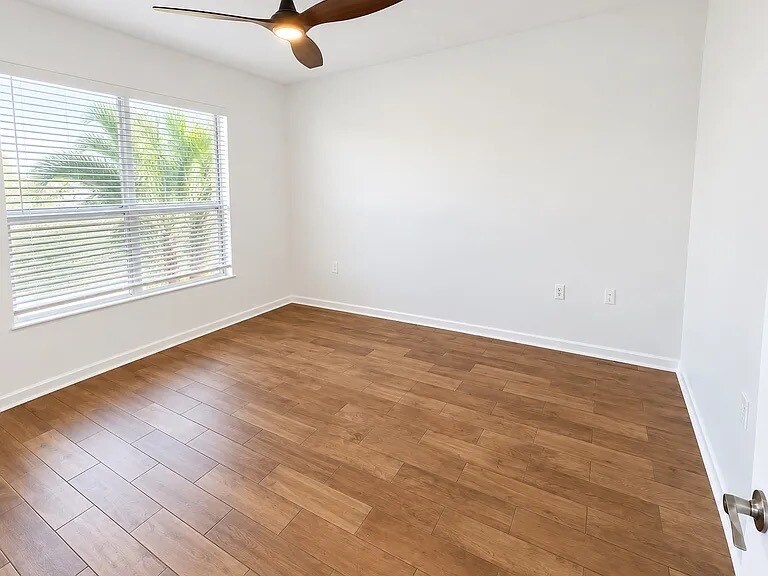 Building Photo - 5000 Culbreath Key Way