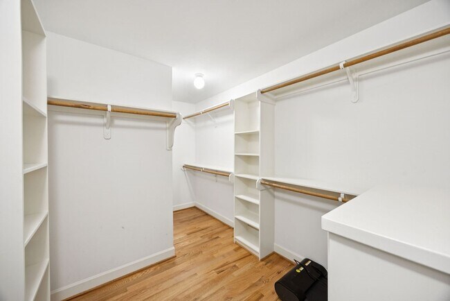 Building Photo - 646 Westcross St