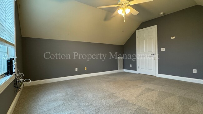 Building Photo - 4BR/3BA Well appointed home in the gated c...