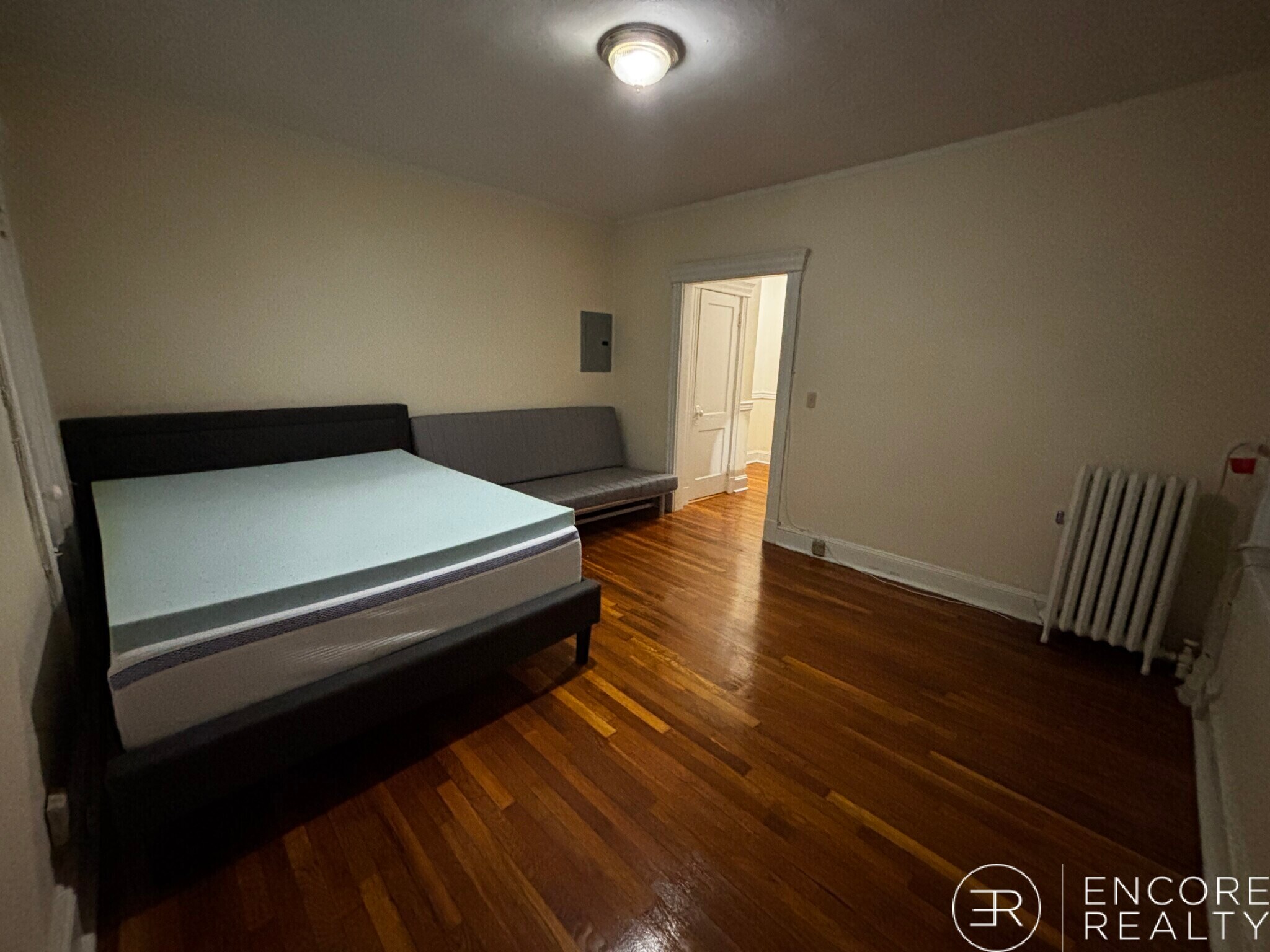 Building Photo - 376 Riverway